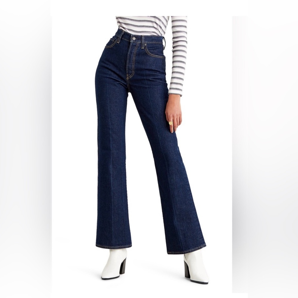 Levi’s Ribcage Bootcut Jeans